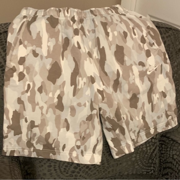 Nike Mens Camouflage Fleece Shorts, Like New, Drawstring Closure, Medium - Picture 3 of 13